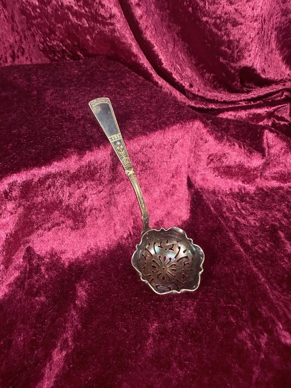 Vintage Silverplate Sugar Sifter Spoon – Scalloped Bowl Floral Handle